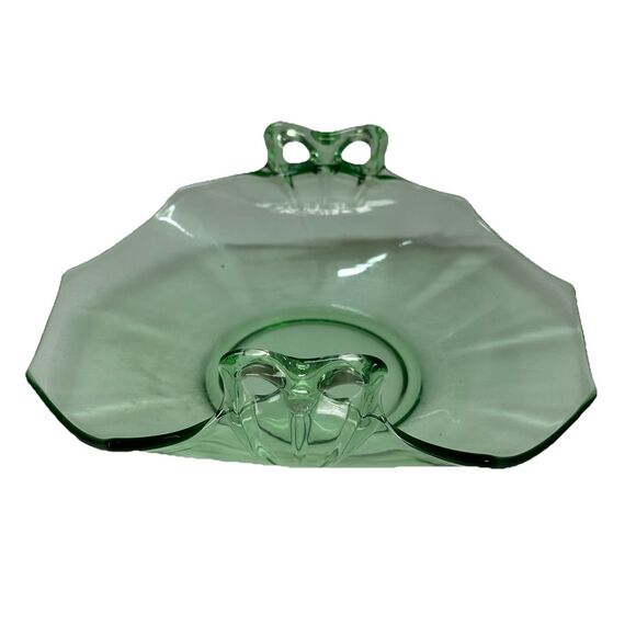 Vtg Fostoria Glass Fairfax Green Uranium Glass Candy Dish W/ Bow Handle Glowy - Picture 1 of 9